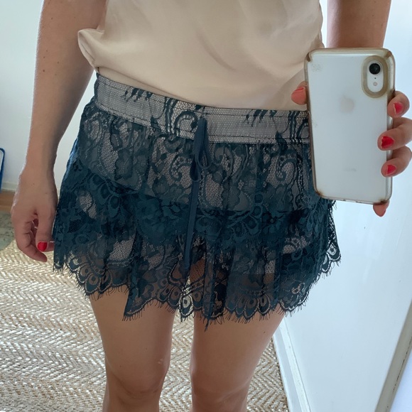 Gorgeous lace skort 💕 - Picture 2 of 6
